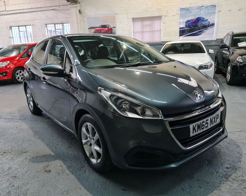 PEUGEOT 208