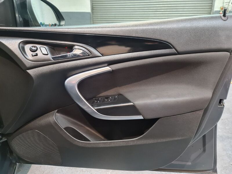 VAUXHALL INSIGNIA