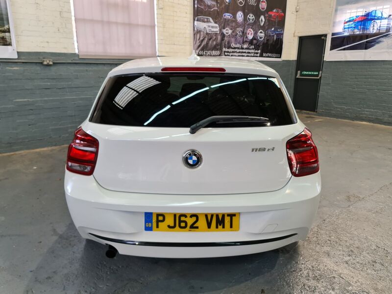BMW 1 SERIES